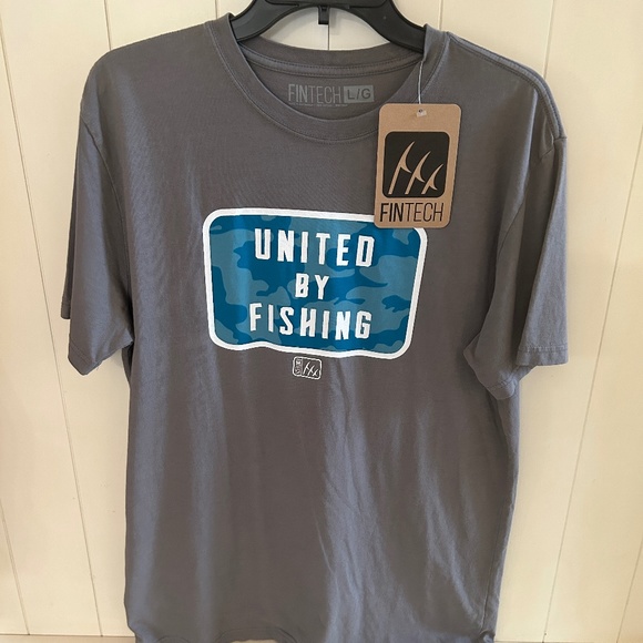 UNITED BY FISHING - MENS FINTECH PERFORMANCE T-SHIRT - NEW - Picture 1 of 3